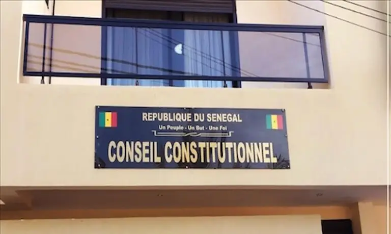 Sénégal/Politique & Institutions : LE GOUVERNEMENT SAISIT LE CONSEIL CONSTITUTIONNEL ET SUSPEND LA PROCEDURE SUR LES CREDITS SPECIAUX